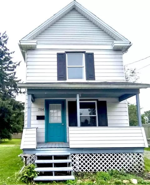 704 S Center St, Grove City, PA 16127