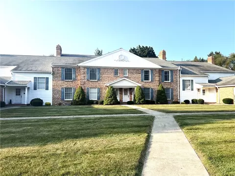 286 Windsor Rdg #26, New Castle, PA 16105
