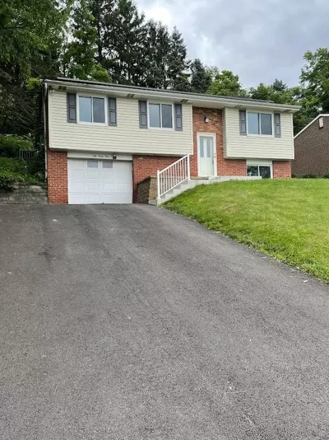 241 Willow Dr, Monroeville, PA 15146