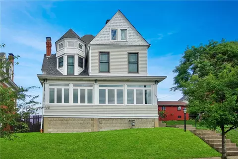 537 E Chestnut St, Washington, PA 15301