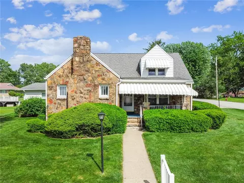 1068 Lakeview Dr, Latrobe, PA 15650