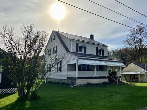 109 Center Dr, Adrian, PA 16210