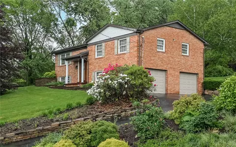 4610 School Dr, Allison Park, PA 15101