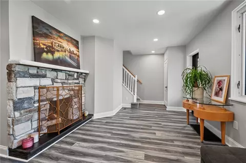210 E Willock, Pittsburgh, PA 15227 photo 4