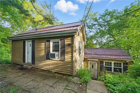 627 Seminary Ave, Oakdale, PA 15071