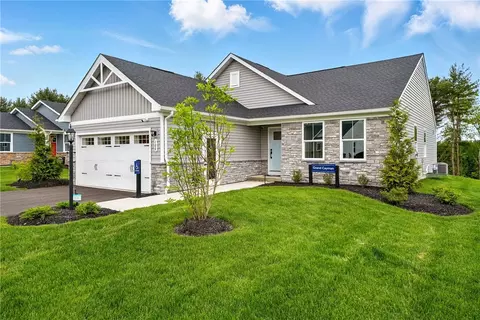 100 Bristlecone Ct, Freeport, PA 16229