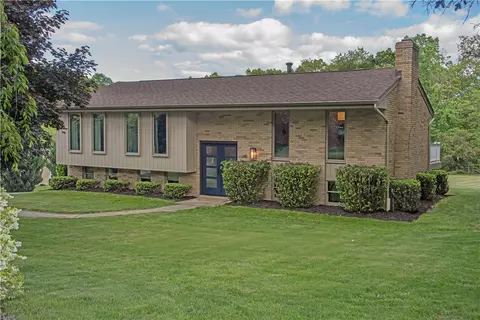 141 N Pine Cir, Gibsonia, PA 15044