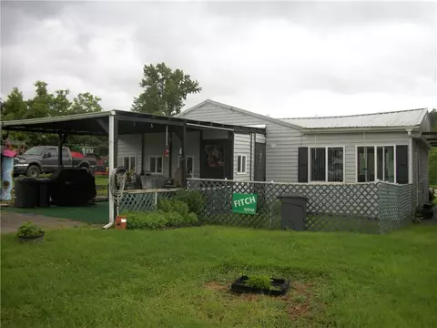 944 Mapletown Rd, Greensboro, PA 15338