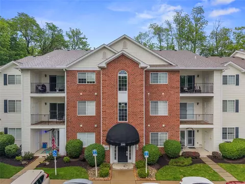 200 Hidden Ridge Ct #202, South Park, PA 15129