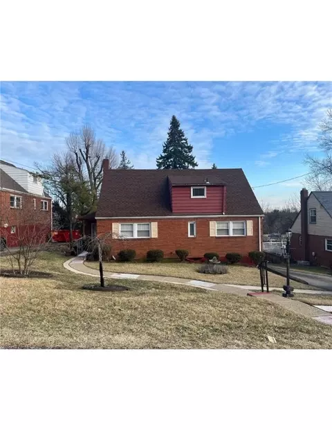 5 Barton Dr, Pittsburgh, PA 15221