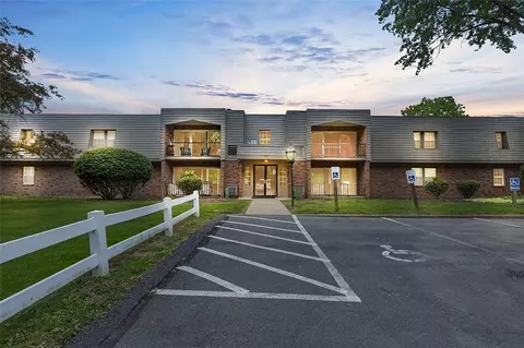 595 Calais Dr #316, Pittsburgh, PA 15237