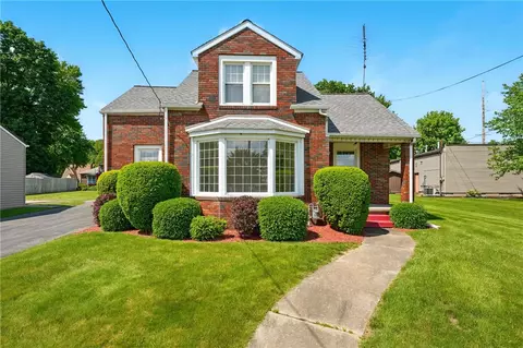 300 W Elizabeth St, New Castle, PA 16105