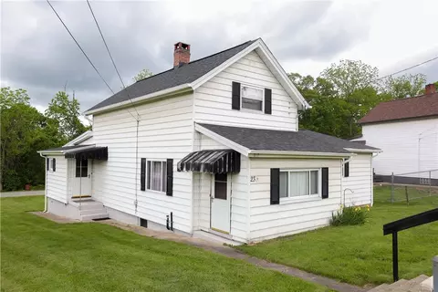 23 Main St, Daisytown, PA 15427