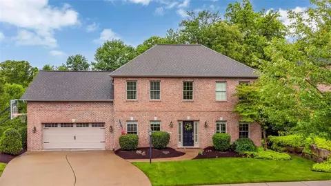 104 Southridge Dr, Cranberry Township, PA 16066