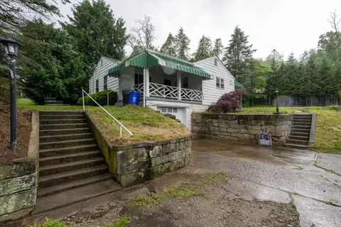 1153 Yanks Ln, Pittsburgh, PA 15236