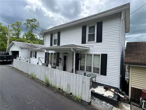 42 Walnut Ave, Dunbar, PA 15431