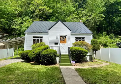 413 Days Run Rd, Creighton, PA 15030
