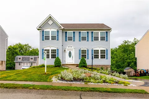 220 Chinkapin Dr, Natrona Heights, PA 15065