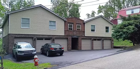 2108-2110 Hollingsworth St, New Kensington, PA 15068