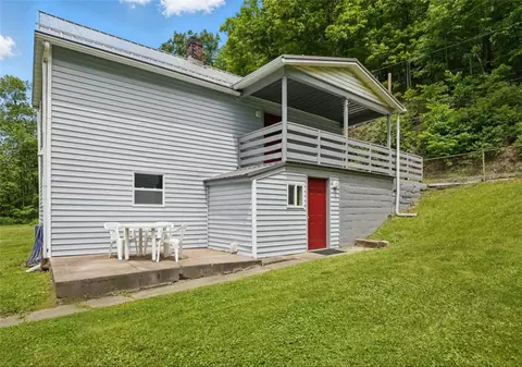 1190 California Dr, Coal Center, PA 15423