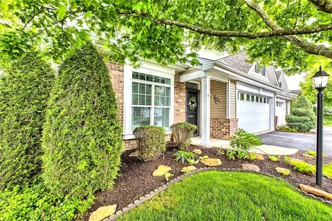 1001 Coronet Ln, Greensburg, PA 15601