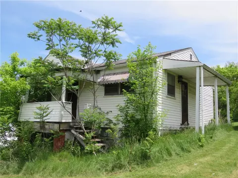14 Easton St, Burgettstown, PA 15021