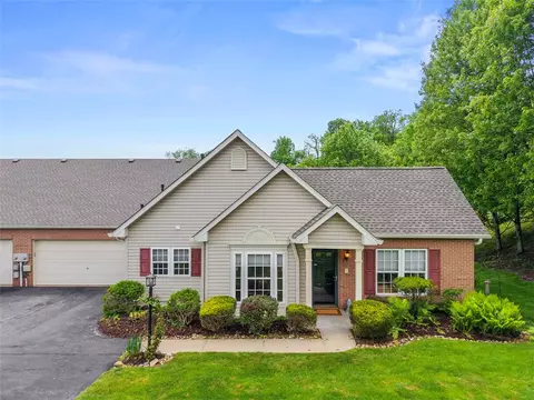 6102 Caledonia Ct, Bridgeville, PA 15017