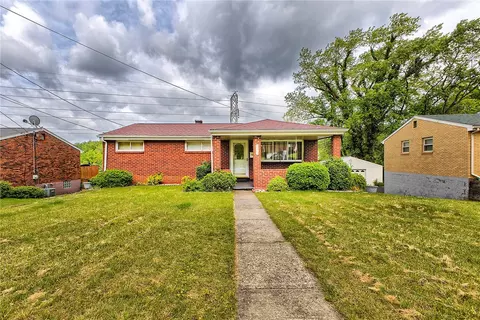 13749 St Clair Dr, Irwin, PA 15642