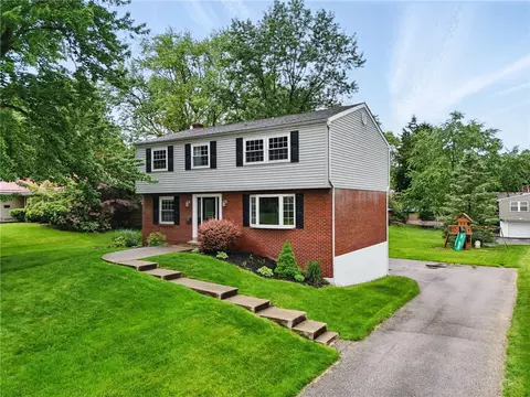 7965 Remington Dr, Pittsburgh, PA 15237