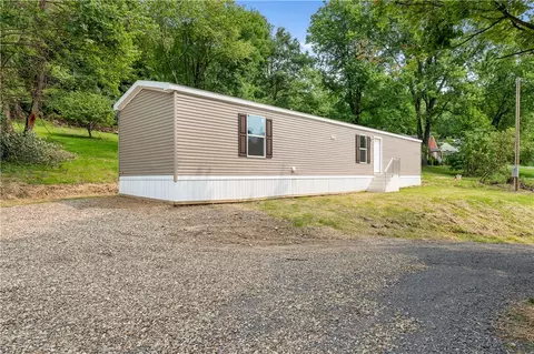 213 Main Hill Rd, Karns City, PA 16041