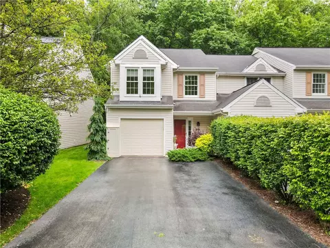 291 Commons Dr, Oakmont, PA 15139