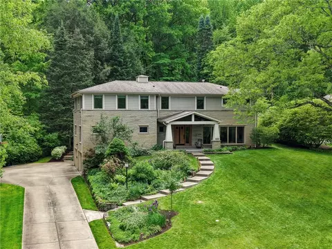 230 Foxhurst Dr, Pittsburgh, PA 15238