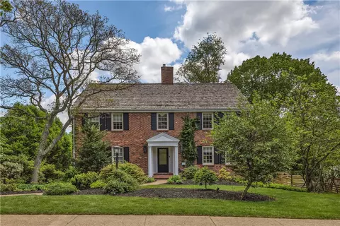 2176 Ben Franklin Dr, Pittsburgh, PA 15237