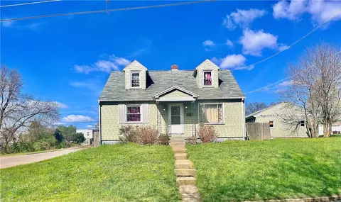 300 Beechwood Ave, Farrell, PA 16121