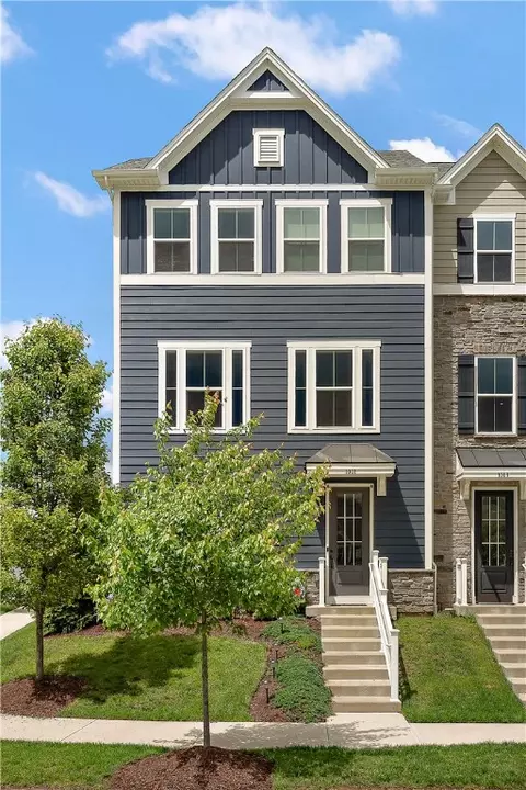 1001 Mohawk Ln, Mars, PA 16046