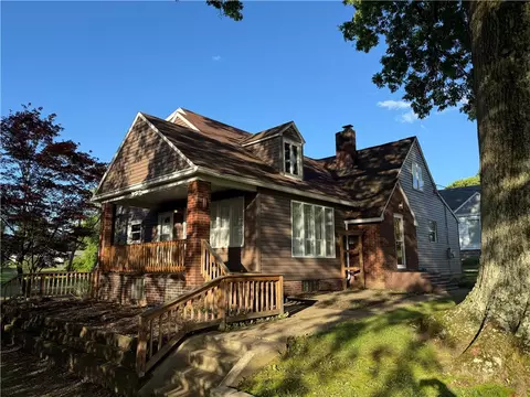 2225 Pleasantview Dr, Ford City, PA 16226