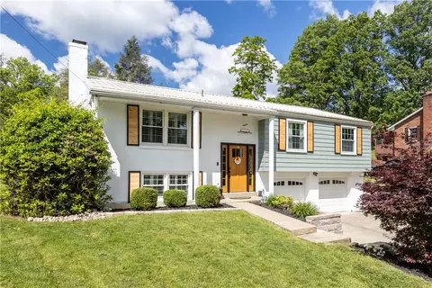 22 Green Crescent Dr, Washington, PA 15301