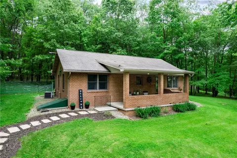 223 Cashdollar Rd, Mars, PA 16046