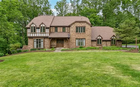 4541 Nature Trail Dr, Allison Park, PA 15101