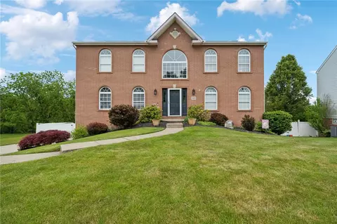 829 Emerald Dr, New Kensington, PA 15068