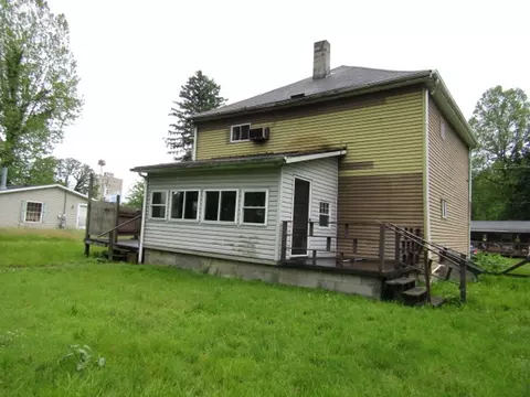 112 Wall St, Everson, PA 15631 photo 4