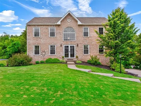 13 Westchester Ct, Mckees Rocks, PA 15136