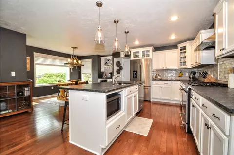 1624 Windsor Rd, Irwin, PA 15642 photo 4