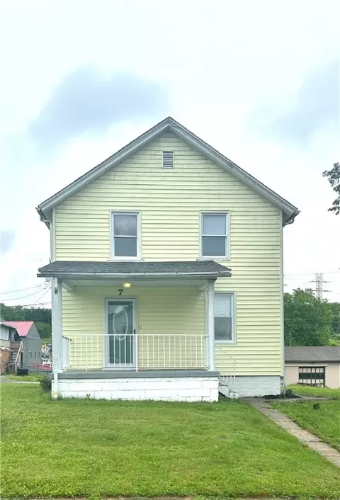 7 Fairview Pl, Elrama, PA 15038