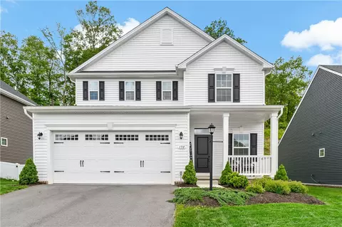 150 Horseshoe Dr, Oakdale, PA 15071