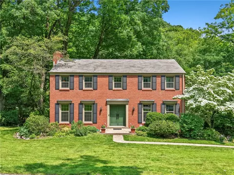 105 Woodshire Dr, Pittsburgh, PA 15215