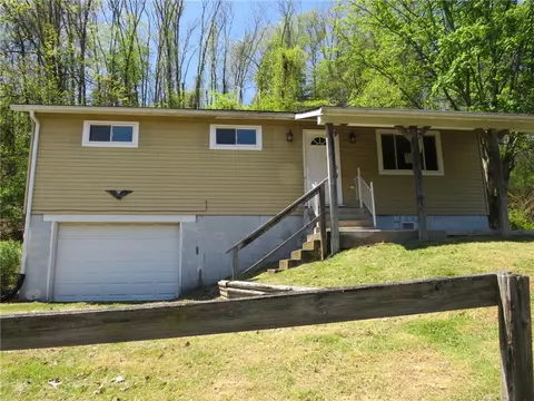 21 Daisytown Rd, Daisytown, PA 15427
