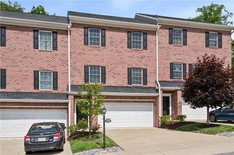 135 Lenox Dr, Imperial, PA 15126