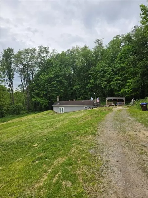 7680 Lamor Rd, Mercer, PA 16137