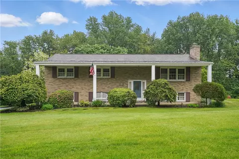 146 Tower Ln, New Brighton, PA 15066